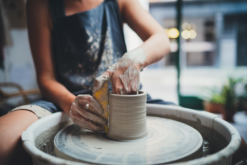 Cropped,Image,Of,Unrecognizable,Female,Ceramics,Maker,Working,With,Pottery
